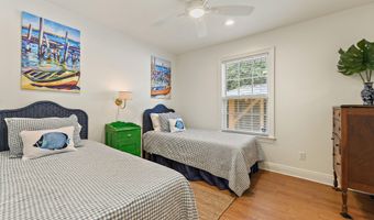 103 Oak Dr, Bay St. Louis, MS 39520