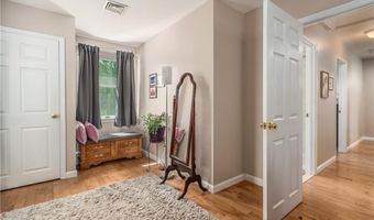 33 Wilbur Rd, Lincoln, RI 02865