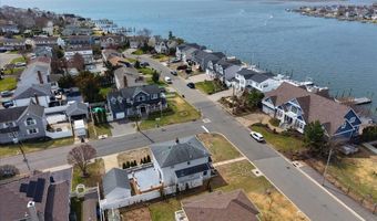 9 Cabot Rd W, Massapequa, NY 11758