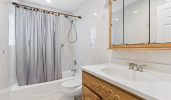 62 Crosby Ave, Albertson, NY 11507