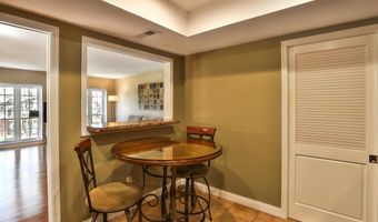 917 Claytonbrook Dr 4, Ballwin, MO 63011