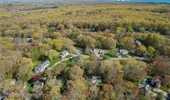 7 Winterberry Rd, Narragansett, RI 02882