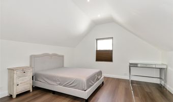 65 Oak Ridge Ln, Albertson, NY 11507