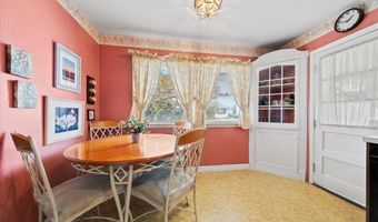 29 E MAPLE Ave, Bellmawr, NJ 08031
