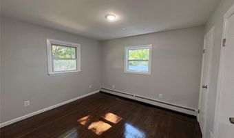 9 Holt St, Amityville, NY 11701