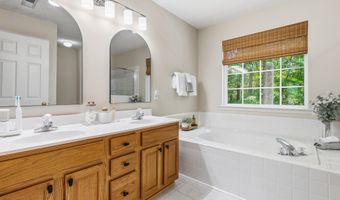 1211 Waterford Green Dr, Apex, NC 27502