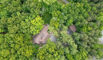 550 Greentree Ln NE, Ada, MI 49301