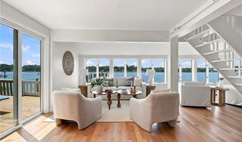 32 King Philip Ave, Barrington, RI 02806