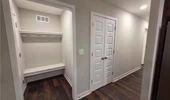 32 E 7th St, Adrian, MO 64720