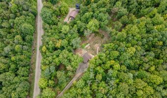 8 Magnolia Ln, Starks, ME 04911