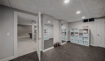 985 W Martin Ave, Amherst, OH 44001