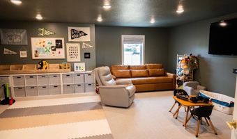1753 Karnis Dr NW, Alexandria, MN 56308