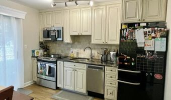 7 King James Ln, Atlantic Highlands, NJ 07716