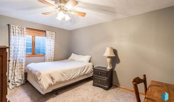 1109 S Parkview Blvd, Brandon, SD 57005
