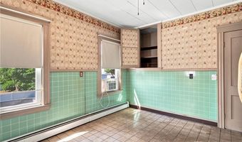 29 E Earle St, Cumberland, RI 02864