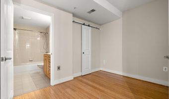2001 15TH St N 813, Arlington, VA 22201