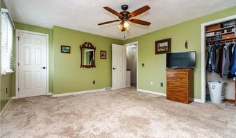 100 Scenery Ln, Johnston, RI 02919