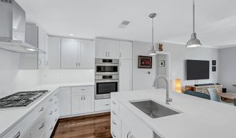 4915 HAMPDEN Ln 204, Bethesda, MD 20814