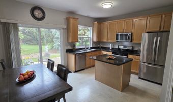 14 Parkside Ct 14, Algonquin, IL 60102