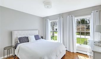 17 Mosher Dr, Barrington, RI 02806