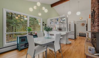 15 Goulart Dr, Bozrah, CT 06334