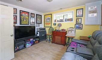 10 Woolsey Rd, Middletown, RI 02842