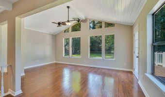 24 Chesterfield Lake Dr, Beaufort, SC 29906
