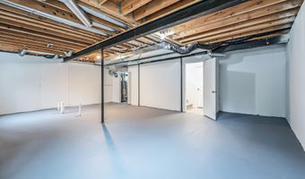 1366 N Bay Dr, Ann Arbor, MI 48103