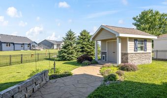 417 33rd St SW, Altoona, IA 50009