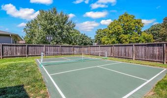 6124 Clarendon St, Bel Aire, KS 67220