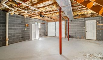 33 Baker Dr, Asheville, NC 28806