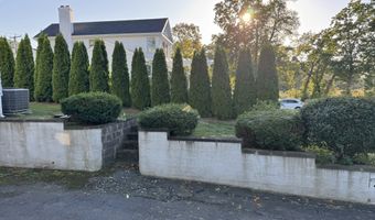 13 Fenway Rd, Branford, CT 06405