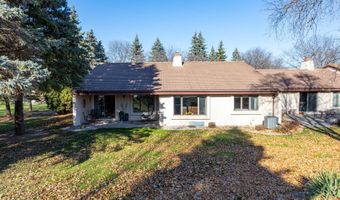 8 FIESTA Ct E, Appleton, WI 54911