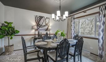 1402 Winaki Trl, Algonquin, IL 60102