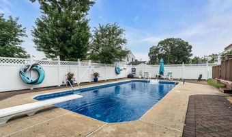 55 Drift Rd, Belford, NJ 07718