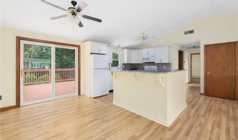 40 ROCKCREST Dr, Cranston, RI 02920