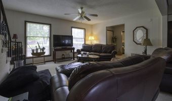 1625 Jay Ct, Aurora, MO 65605