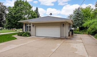 1108 E 3rd St, Anamosa, IA 52205