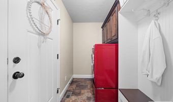 5577 Cottontree Ln, Ammon, ID 83406