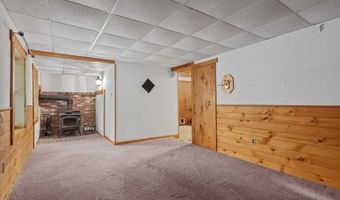 9 Iriquois Dr, Ashburnham, MA 01430