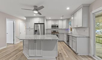 402 Chippendale Ln, Bonneau, SC 29431