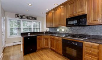 4706 32ND St N, Arlington, VA 22207