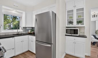 6008 BENALDER Dr, Bethesda, MD 20816