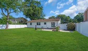 27 Carver St, Bayville, NJ 08721