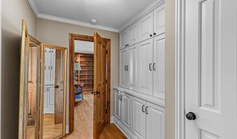 551 Strawberry Ln, Ashland, OR 97520