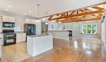 21 Bonnet View Dr, Jamestown, RI 02835