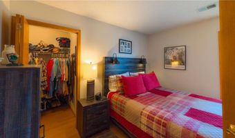 1906 Oak Tree Ln B, Austin, MN 55912