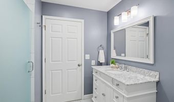 6924 FAIRFAX Dr 122, Arlington, VA 22213