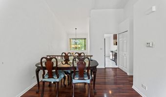 2827 S Embers Ln, Arlington Heights, IL 60005
