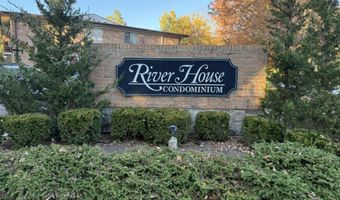 1253 Island Dr 102, Ann Arbor, MI 48105